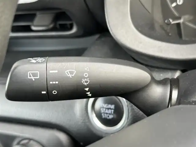 トヨタ ヤリス X 愛知県 2020(令2)年 3.3万km ブラック/コーラルクリスタルシャイン トヨタ純正ディスプレイオーディオ/バックカメラ/ステアリングリモコン/ドライブレコーダー/ETC/フルフラットシート/トヨタセーフティセンス/　　・プリクラッシュセーフティ/　　・レーントレーシングサポート/　　・オートマチックハイビーム/横滑り防止機能/エアバック/　　・運転席/助手席/サイド/カーテン/スマートキー