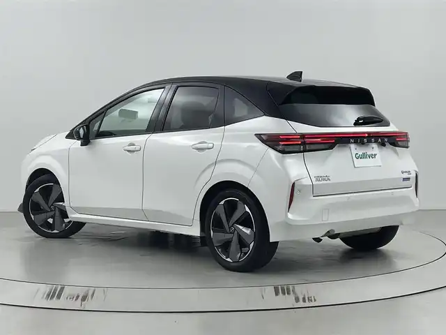 日産 オーラ G FOUR レザーエディション 埼玉県 2022(令4)年 2.6万km ピュアホワイトパール / スーパーブラック 2トーン BOSEサウンド/純正ナビ/　(フルセグ・AM・FM・Bluetooth)/全方位支援システム/アラウンドビューモニター/インテリジェントルームミラー/インテリジェントエマージェンシーブレーキ/プロパイロット/標識検知支援/ルート減速支援/ステアリングヒーター/ビルトインETC2.0/クルーズコントロール/純正アルミホイール１７インチ/前方ドライブレコーダー/純正フロアマット