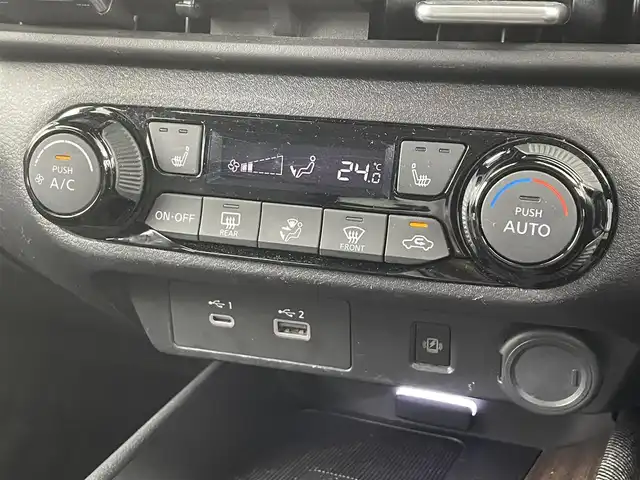 日産 オーラ G FOUR レザーエディション 埼玉県 2022(令4)年 2.6万km ピュアホワイトパール / スーパーブラック 2トーン BOSEサウンド/純正ナビ/　(フルセグ・AM・FM・Bluetooth)/全方位支援システム/アラウンドビューモニター/インテリジェントルームミラー/インテリジェントエマージェンシーブレーキ/プロパイロット/標識検知支援/ルート減速支援/ステアリングヒーター/ビルトインETC2.0/クルーズコントロール/純正アルミホイール１７インチ/前方ドライブレコーダー/純正フロアマット