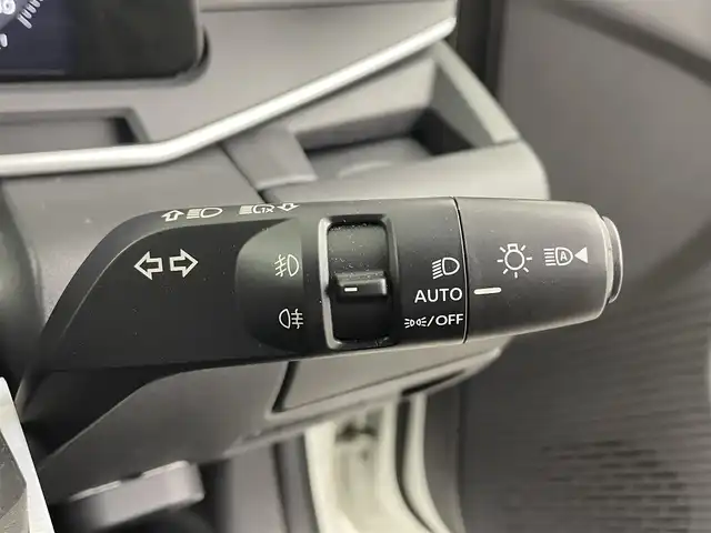 日産 オーラ G FOUR レザーエディション 埼玉県 2022(令4)年 2.6万km ピュアホワイトパール / スーパーブラック 2トーン BOSEサウンド/純正ナビ/　(フルセグ・AM・FM・Bluetooth)/全方位支援システム/アラウンドビューモニター/インテリジェントルームミラー/インテリジェントエマージェンシーブレーキ/プロパイロット/標識検知支援/ルート減速支援/ステアリングヒーター/ビルトインETC2.0/クルーズコントロール/純正アルミホイール１７インチ/前方ドライブレコーダー/純正フロアマット