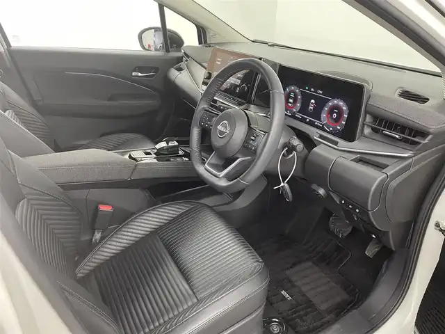 日産 オーラ G FOUR レザーエディション 埼玉県 2022(令4)年 2.6万km ピュアホワイトパール / スーパーブラック 2トーン BOSEサウンド/純正ナビ/　(フルセグ・AM・FM・Bluetooth)/全方位支援システム/アラウンドビューモニター/インテリジェントルームミラー/インテリジェントエマージェンシーブレーキ/プロパイロット/標識検知支援/ルート減速支援/ステアリングヒーター/ビルトインETC2.0/クルーズコントロール/純正アルミホイール１７インチ/前方ドライブレコーダー/純正フロアマット