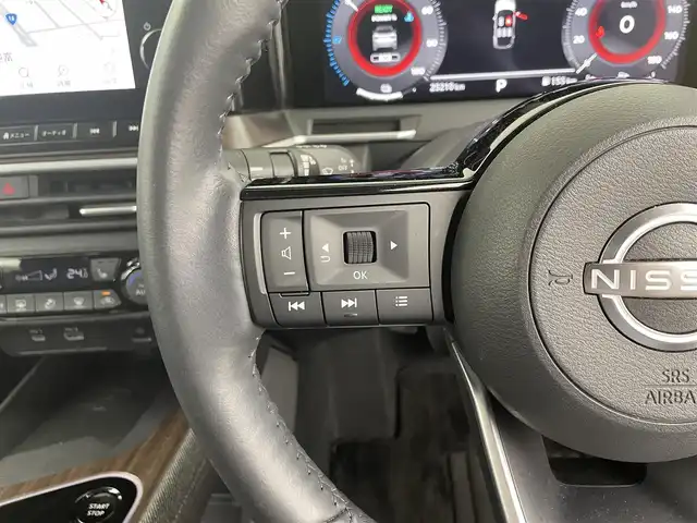 日産 オーラ G FOUR レザーエディション 埼玉県 2022(令4)年 2.6万km ピュアホワイトパール / スーパーブラック 2トーン BOSEサウンド/純正ナビ/　(フルセグ・AM・FM・Bluetooth)/全方位支援システム/アラウンドビューモニター/インテリジェントルームミラー/インテリジェントエマージェンシーブレーキ/プロパイロット/標識検知支援/ルート減速支援/ステアリングヒーター/ビルトインETC2.0/クルーズコントロール/純正アルミホイール１７インチ/前方ドライブレコーダー/純正フロアマット