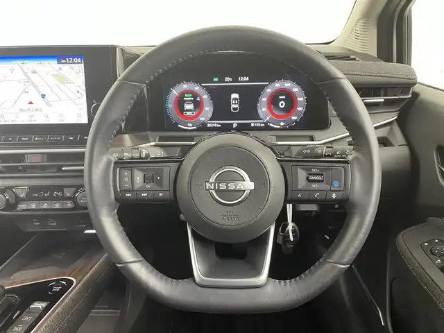 日産 オーラ G FOUR レザーエディション 埼玉県 2022(令4)年 2.6万km ピュアホワイトパール / スーパーブラック 2トーン BOSEサウンド/純正ナビ/　(フルセグ・AM・FM・Bluetooth)/全方位支援システム/アラウンドビューモニター/インテリジェントルームミラー/インテリジェントエマージェンシーブレーキ/プロパイロット/標識検知支援/ルート減速支援/ステアリングヒーター/ビルトインETC2.0/クルーズコントロール/純正アルミホイール１７インチ/前方ドライブレコーダー/純正フロアマット