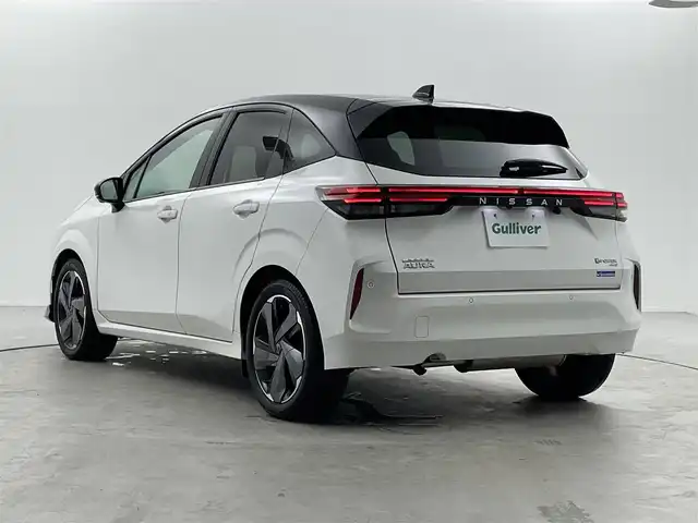 日産 オーラ G FOUR レザーエディション 福井県 2022(令4)年 2.6万km ピュアホワイトパール / スーパーブラック 2トーン BOSEサウンドシステム/純正ナビ/【フルセグ/AM/FM/Bluetooth】/全方位支援システム/アラウンドビューモニター/インテリジェントルームミラー/インテリジェントエマージェンシーブレーキ/プロパイロット/標識検知支援/ルート減速支援/ステアリングヒーター/ビルトインETC2.0/クルーズコントロール/純正アルミホイール１７インチ/前方ドライブレコーダー/純正フロアマット