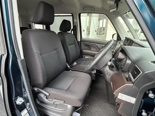 トヨタ ルーミー G 埼玉県 2018(平30)年 1万km レーザーブルークリスタルシャイン ワンオーナー/福祉車両ウェルキャブ車/　助手席リフトアップシート車　Ａタイプ/スマートアシストII/　・衝突警報機能（対車両・歩行者）/　・衝突回避支援ブレーキ機能（対車両）/　・誤発信抑制制御機能/　・後方誤発進抑制制御機能/　・車線逸脱警報機能　/　・先行者発進お知らせ機能/純正SDナビ　（NSZT-W66T）/　DTV/CD/DVD/BT/SD/SDREC/バックカメラ/両側パワースライドドア/クルーズコントロール/ビークルスタビリティコントロール（VSC）/トラクションコントロール（TRC）/Stop&Start System/ヒルスタートアシストコントロール/純正前方ドライブレコーダー　（DRT-H66A）/スマートキー/スペアキ