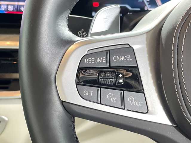 ＢＭＷ ＢＭＷ Ｘ７ xDrive40d Mスポーツ 福岡県 2023(令5)年 0.9万km サファイアブラックP ワンオーナー/Mスポーツパッケージ/スカイラウンジパノラマガラスサンルーフ/ドライビング・アシスト・プロフェッショナル/BMWコックピット/ヘッドアップディスプレイ/harman/kardonサウンドシステム/iDriveナビゲーションシステム/トップビューカメラ/アルカンターラシート/シートヒーター/シートベンチレーション/パワーシート/純正23インチアルミホイール/Mカーボンファーバーインテリアトリム/ブラックキドニーグリル/温冷機能付きカップホルダー/LEDヘッドライト/コンフォートアクセス/パワーバックドア/エアサスペンション