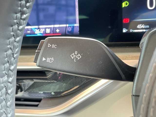 ＢＭＷ ＢＭＷ Ｘ７ xDrive40d Mスポーツ 福岡県 2023(令5)年 0.9万km サファイアブラックP ワンオーナー/Mスポーツパッケージ/スカイラウンジパノラマガラスサンルーフ/ドライビング・アシスト・プロフェッショナル/BMWコックピット/ヘッドアップディスプレイ/harman/kardonサウンドシステム/iDriveナビゲーションシステム/トップビューカメラ/アルカンターラシート/シートヒーター/シートベンチレーション/パワーシート/純正23インチアルミホイール/Mカーボンファーバーインテリアトリム/ブラックキドニーグリル/温冷機能付きカップホルダー/LEDヘッドライト/コンフォートアクセス/パワーバックドア/エアサスペンション