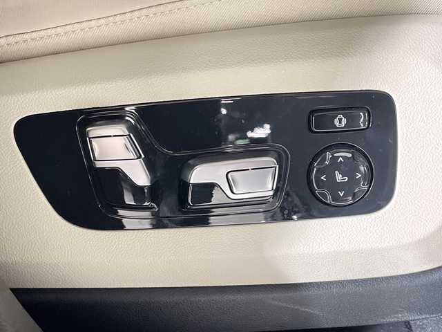 ＢＭＷ ＢＭＷ Ｘ７ xDrive40d Mスポーツ 福岡県 2023(令5)年 0.9万km サファイアブラックP ワンオーナー/Mスポーツパッケージ/スカイラウンジパノラマガラスサンルーフ/ドライビング・アシスト・プロフェッショナル/BMWコックピット/ヘッドアップディスプレイ/harman/kardonサウンドシステム/iDriveナビゲーションシステム/トップビューカメラ/アルカンターラシート/シートヒーター/シートベンチレーション/パワーシート/純正23インチアルミホイール/Mカーボンファーバーインテリアトリム/ブラックキドニーグリル/温冷機能付きカップホルダー/LEDヘッドライト/コンフォートアクセス/パワーバックドア/エアサスペンション