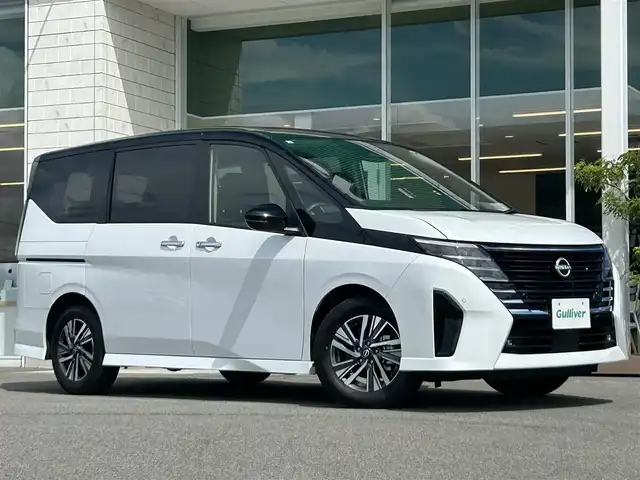 日産 セレナ ハイウェイスター V 兵庫県 2024(令6)年 0.5万km パール アラウンドビューモニター　/プロパイロット　/両側パワースライドドア　/デジタルインナーミラー　/社外メモリナビ　/Ｂｌｕｅｔｏｏｔｈ接続　/社外メモリナビ　/スマートキー　/ＣＤ／ＤＶＤ　/純正アルミホイル/前席シートヒーター