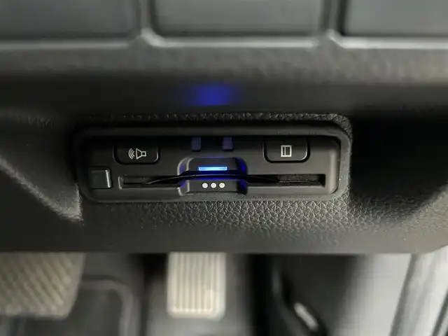 ホンダ ステップワゴン eHEV エアー 宮城県 2022(令4)年 5.2万km クリスタルブラックパール 登録時走行距離51970km/純正ナビ/FM・AM・TV・Bluetooth/両側パワースライドドア/バックカメラ/衝突軽減システム/レーンキープアシスト/クルーズコントロール（追従走行あり）/コーナーセンサー（前後）/プッシュスタート/LED/ビルトインETC/純正アルミホイール/純正フロアマット/後席スモーク/電子制御シフト/ヘッドライトレベライザー/ドアバイザー/ウインカーミラー