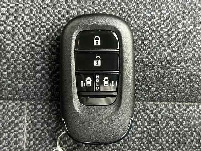 ホンダ ステップワゴン eHEV エアー 宮城県 2022(令4)年 5.2万km クリスタルブラックパール 登録時走行距離51970km/純正ナビ/FM・AM・TV・Bluetooth/両側パワースライドドア/バックカメラ/衝突軽減システム/レーンキープアシスト/クルーズコントロール（追従走行あり）/コーナーセンサー（前後）/プッシュスタート/LED/ビルトインETC/純正アルミホイール/純正フロアマット/後席スモーク/電子制御シフト/ヘッドライトレベライザー/ドアバイザー/ウインカーミラー