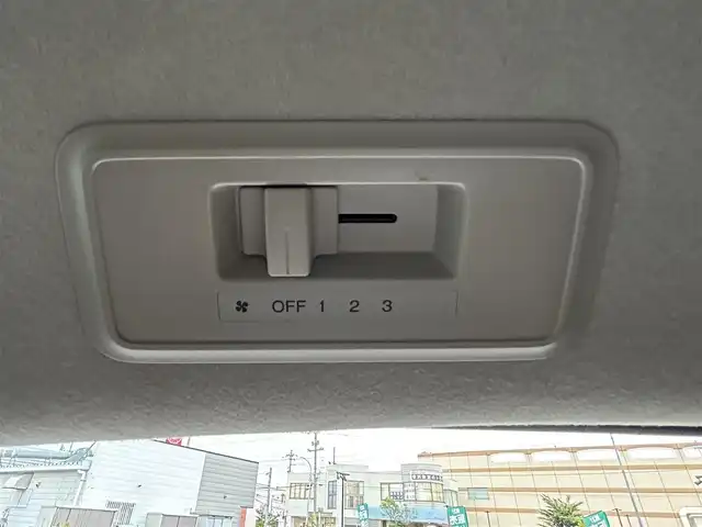 ホンダ ステップワゴン eHEV エアー 宮城県 2022(令4)年 5.2万km クリスタルブラックパール 登録時走行距離51970km/純正ナビ/FM・AM・TV・Bluetooth/両側パワースライドドア/バックカメラ/衝突軽減システム/レーンキープアシスト/クルーズコントロール（追従走行あり）/コーナーセンサー（前後）/プッシュスタート/LED/ビルトインETC/純正アルミホイール/純正フロアマット/後席スモーク/電子制御シフト/ヘッドライトレベライザー/ドアバイザー/ウインカーミラー