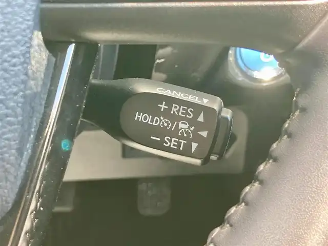 トヨタ プリウス A 静岡県 2019(令1)年 4.4万km グレーメタリック Toyota Safety Sense/社外SDナビ(CN-RE05D)/　AM FM CD DVD Bluetooth/フルセグTV/バックモニター/ビルトインETC/LEDオートヘッドランプ/モデリスタエアロ/パワーシート(運転席)/レーダークルーズコントロール/ヘッドアップディスプレイ/前後方クリアランスソナー/純正15インチアルミホイール/スマートキー2本/プッシュスタート/ドライブモードセレクト