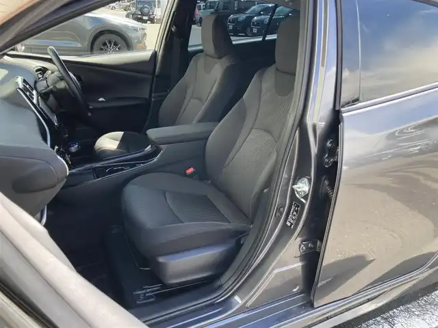 トヨタ プリウス A 静岡県 2019(令1)年 4.4万km グレーメタリック Toyota Safety Sense/社外SDナビ(CN-RE05D)/　AM FM CD DVD Bluetooth/フルセグTV/バックモニター/ビルトインETC/LEDオートヘッドランプ/モデリスタエアロ/パワーシート(運転席)/レーダークルーズコントロール/ヘッドアップディスプレイ/前後方クリアランスソナー/純正15インチアルミホイール/スマートキー2本/プッシュスタート/ドライブモードセレクト