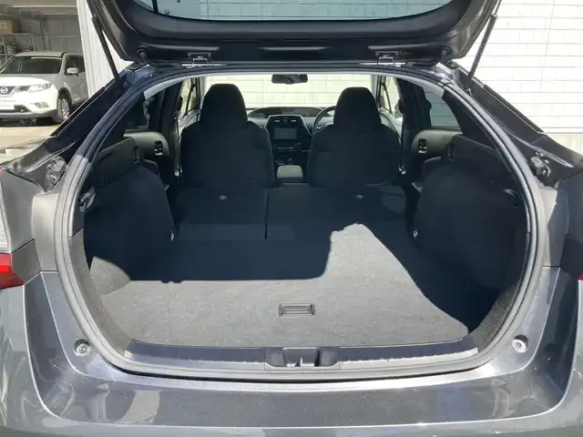 トヨタ プリウス A 静岡県 2019(令1)年 4.4万km グレーメタリック Toyota Safety Sense/社外SDナビ(CN-RE05D)/　AM FM CD DVD Bluetooth/フルセグTV/バックモニター/ビルトインETC/LEDオートヘッドランプ/モデリスタエアロ/パワーシート(運転席)/レーダークルーズコントロール/ヘッドアップディスプレイ/前後方クリアランスソナー/純正15インチアルミホイール/スマートキー2本/プッシュスタート/ドライブモードセレクト