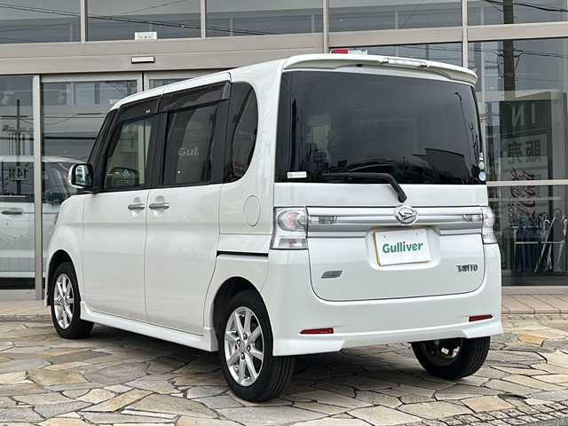 ダイハツ タント カスタム X スペシャル 静岡県 2013(平25)年 8.1万km パールホワイトⅢ 社外ナビ/・Bluetooth/CD/DVD/AUX/フルセグTV/　ラジオ/主要装備/・片側パワースライドドア/・アイドリングストップ/・純正フロアマット/・純正アルミホイール/・キセノンヘッドライト/・フォグランプ/・リモコンキー/・パワーウィンドウ（運転席オート）