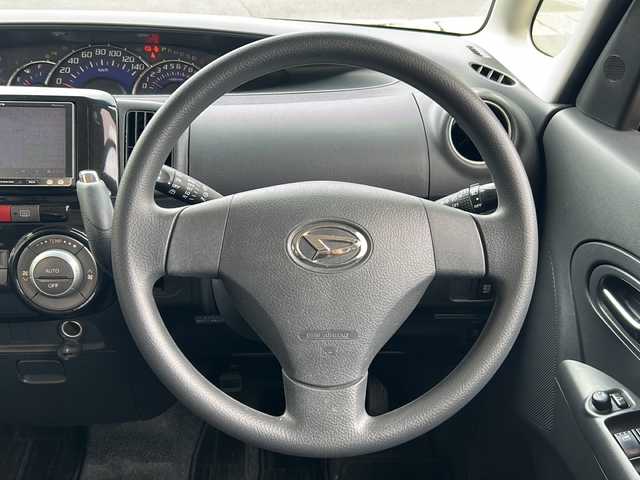 ダイハツ タント カスタム X スペシャル 静岡県 2013(平25)年 8.1万km パールホワイトⅢ 社外ナビ/・Bluetooth/CD/DVD/AUX/フルセグTV/　ラジオ/主要装備/・片側パワースライドドア/・アイドリングストップ/・純正フロアマット/・純正アルミホイール/・キセノンヘッドライト/・フォグランプ/・リモコンキー/・パワーウィンドウ（運転席オート）