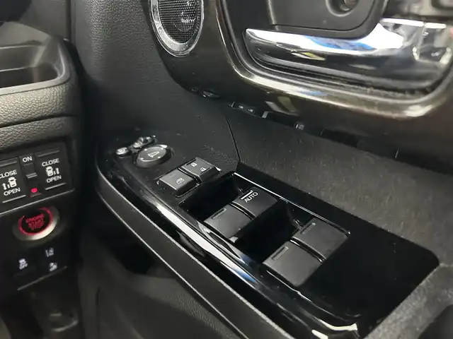 ホンダ Ｎ ＢＯＸ カスタム G EX ターボ ホンダセンシング 千葉県 2017(平29)年 7万km プレミアムホワイトパールⅡ ホンダセンシング/衝突軽減ブレーキ/レーダークルーズコントロール/両側電動スライドドア　/バックカメラ　/ビルトインＥＴＣ/ＬＥＤヘッドライト　/電動格納サイドミラー　/社外フローティングナビ（CN-F1XD）/（CD＆DVD＆Blu-ray）/パドルシフト　/ＵＳＢポート　/リアサンシェード　/ハーフレザーシート/ステアリングスイッチ/カーテンエアバック/アイドリングストップ/ウィンカーミラー/プッシュスタート/