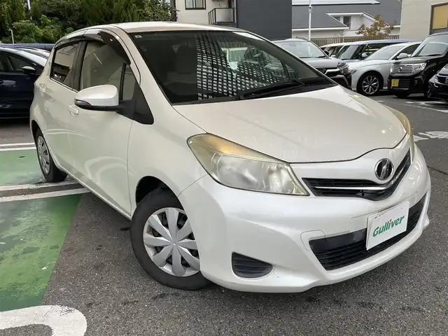 トヨタ ヴィッツ ジュエラ 福岡県 2011(平23)年 4.3万km ホワイトパールクリスタルシャイン 純正ナビ/（AM/FM/CD/ワンセグTV）/電格ミラー/純正フロアマット/保証書/取扱説明書/スペアキー（板キー）×１