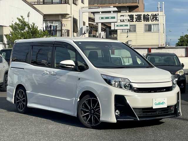トヨタ ノア Si GRスポーツ 東京都 2021(令3)年 6.1万km ホワイトパールクリスタルシャイン ディーラーオプション10インチナビ/フルセグ/バックカメラ/クルーズコントロール/両側パワースライドドア/ハーフレザーシート/オートマチックハイビーム/LED BEAM/前後ドライブレコーダー/リバース連動ミラー/ビルトインETC/LEDヘッドライト/USB入力端子/アイドリングストップ/純正フロアマット/保証書/取扱説明書