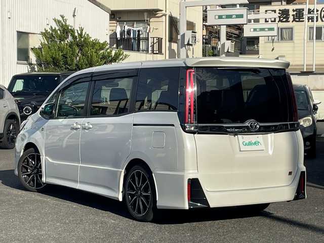 トヨタ ノア Si GRスポーツ 東京都 2021(令3)年 6.1万km ホワイトパールクリスタルシャイン ディーラーオプション10インチナビ/フルセグ/バックカメラ/クルーズコントロール/両側パワースライドドア/ハーフレザーシート/オートマチックハイビーム/LED BEAM/前後ドライブレコーダー/リバース連動ミラー/ビルトインETC/LEDヘッドライト/USB入力端子/アイドリングストップ/純正フロアマット/保証書/取扱説明書