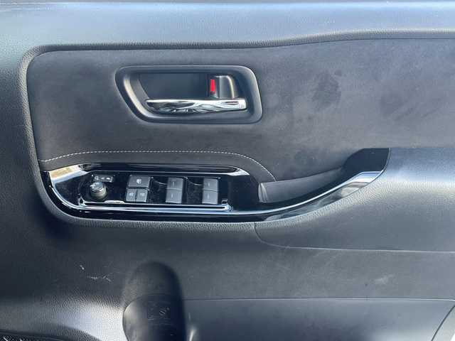 トヨタ ノア Si GRスポーツ 東京都 2021(令3)年 6.1万km ホワイトパールクリスタルシャイン ディーラーオプション10インチナビ/フルセグ/バックカメラ/クルーズコントロール/両側パワースライドドア/ハーフレザーシート/オートマチックハイビーム/LED BEAM/前後ドライブレコーダー/リバース連動ミラー/ビルトインETC/LEDヘッドライト/USB入力端子/アイドリングストップ/純正フロアマット/保証書/取扱説明書