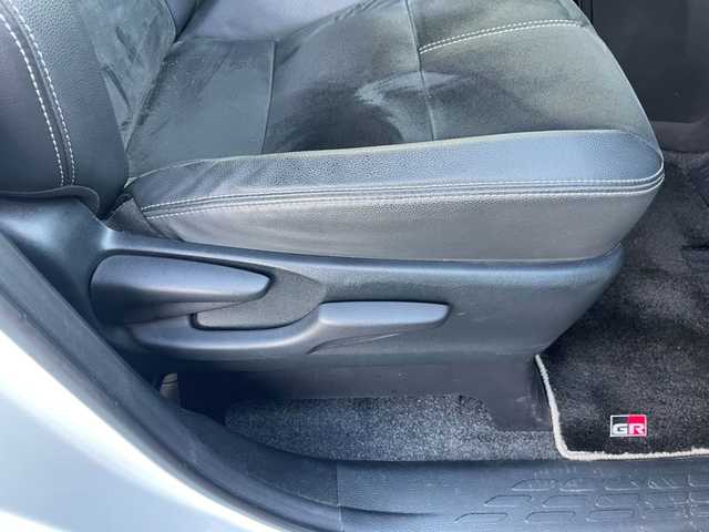 トヨタ ノア Si GRスポーツ 東京都 2021(令3)年 6.1万km ホワイトパールクリスタルシャイン ディーラーオプション10インチナビ/フルセグ/バックカメラ/クルーズコントロール/両側パワースライドドア/ハーフレザーシート/オートマチックハイビーム/LED BEAM/前後ドライブレコーダー/リバース連動ミラー/ビルトインETC/LEDヘッドライト/USB入力端子/アイドリングストップ/純正フロアマット/保証書/取扱説明書