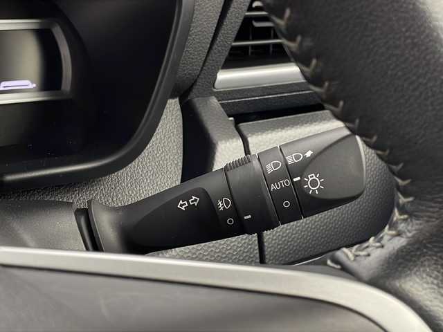 トヨタ ルーミー カスタムG 栃木県 2021(令3)年 4.2万km パールホワイトⅢ スマートアシスト/・衝突回避支援ブレーキ機能/・衝突警報機能/・車線逸脱警報機能/・誤発進抑制制御機能/・先行車発進お知らせ機能/・前後コーナーセンサー/・標識認識機能(進入禁止)/・全車速追従機能アダプティクルーズコントロール/・レーンキープコントロール/・パノラマモニター/純正ナビ/（CD/DVD/BT/TV/AM/FM/SD)/LEDヘッドライト/フォグライト/両側パワースライドドア/アイドリングストップ/シートヒーター/電子パーキングブレーキ/コーナーセンサー/ETC/スマートキー/純正サイドバイザー/純正フロアマット