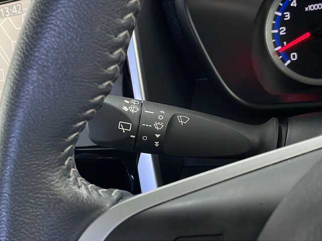 トヨタ ルーミー カスタムG 栃木県 2021(令3)年 4.2万km パールホワイトⅢ スマートアシスト/・衝突回避支援ブレーキ機能/・衝突警報機能/・車線逸脱警報機能/・誤発進抑制制御機能/・先行車発進お知らせ機能/・前後コーナーセンサー/・標識認識機能(進入禁止)/・全車速追従機能アダプティクルーズコントロール/・レーンキープコントロール/・パノラマモニター/純正ナビ/（CD/DVD/BT/TV/AM/FM/SD)/LEDヘッドライト/フォグライト/両側パワースライドドア/アイドリングストップ/シートヒーター/電子パーキングブレーキ/コーナーセンサー/ETC/スマートキー/純正サイドバイザー/純正フロアマット