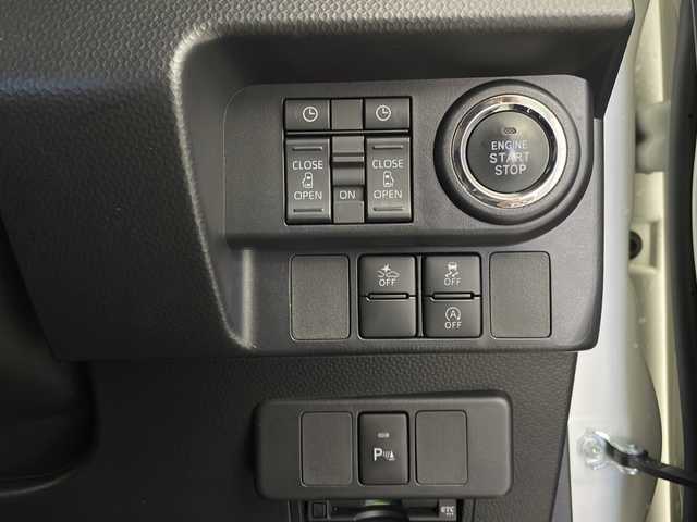 トヨタ ルーミー カスタムG 栃木県 2021(令3)年 4.2万km パールホワイトⅢ スマートアシスト/・衝突回避支援ブレーキ機能/・衝突警報機能/・車線逸脱警報機能/・誤発進抑制制御機能/・先行車発進お知らせ機能/・前後コーナーセンサー/・標識認識機能(進入禁止)/・全車速追従機能アダプティクルーズコントロール/・レーンキープコントロール/・パノラマモニター/純正ナビ/（CD/DVD/BT/TV/AM/FM/SD)/LEDヘッドライト/フォグライト/両側パワースライドドア/アイドリングストップ/シートヒーター/電子パーキングブレーキ/コーナーセンサー/ETC/スマートキー/純正サイドバイザー/純正フロアマット