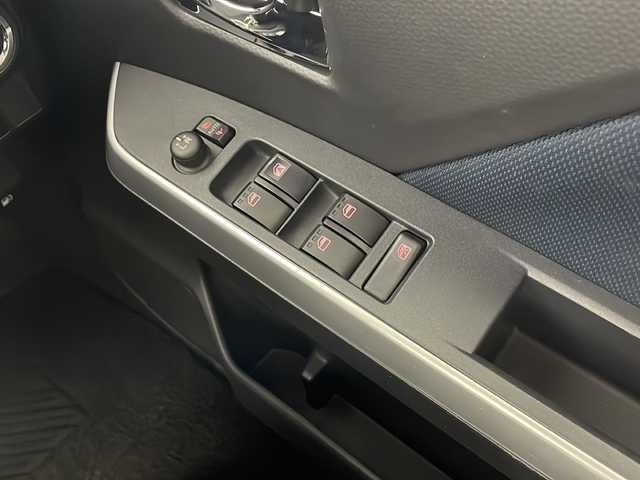 トヨタ ルーミー カスタムG 栃木県 2021(令3)年 4.2万km パールホワイトⅢ スマートアシスト/・衝突回避支援ブレーキ機能/・衝突警報機能/・車線逸脱警報機能/・誤発進抑制制御機能/・先行車発進お知らせ機能/・前後コーナーセンサー/・標識認識機能(進入禁止)/・全車速追従機能アダプティクルーズコントロール/・レーンキープコントロール/・パノラマモニター/純正ナビ/（CD/DVD/BT/TV/AM/FM/SD)/LEDヘッドライト/フォグライト/両側パワースライドドア/アイドリングストップ/シートヒーター/電子パーキングブレーキ/コーナーセンサー/ETC/スマートキー/純正サイドバイザー/純正フロアマット