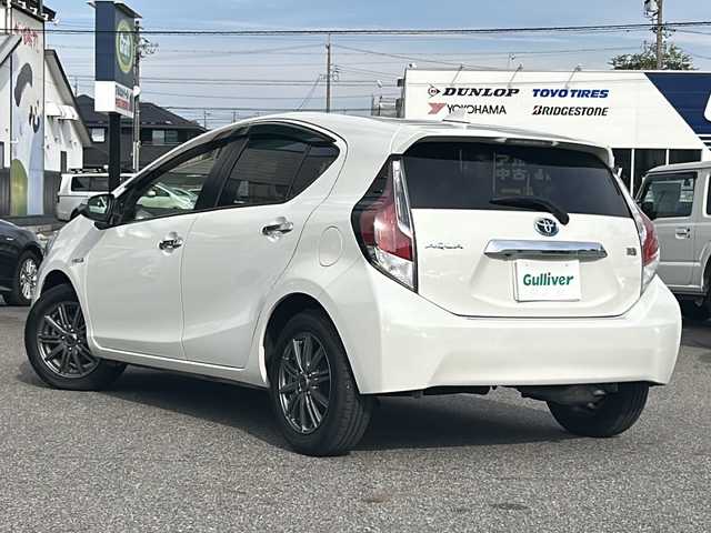 トヨタ アクア G ブラックソフトレザーセレ 愛知県 2015(平27)年 8.9万km ライムホワイトパールクリスタルシャイン /社外SDナビ//フルセグTV//CD/DVD/AM/FM//バックカメラ//ビルトインETC//クルーズコントロール//横滑り防止装置//車両接近通報一時停止スイッチ//ECO/EV MODE//ステアスイッチ//純正ラゲッジトレイ//純正フロアマット//純正LEDオートライト//フロントフォグランプ//マルチインフォメーションディスプレイ//オートリトラミラー//手動防眩ミラー//ドアバイザー//レザーシート//本革巻きステアリング//ISOFIX//イモビライザー//ダブルエアバック//スマートキー//スペアキー1本//取扱説明書//ナビ説明書//保証書//記録簿(R4/R6)