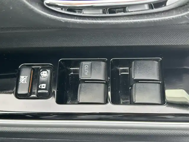 トヨタ アクア G ブラックソフトレザーセレ 愛知県 2015(平27)年 8.9万km ライムホワイトパールクリスタルシャイン /社外SDナビ//フルセグTV//CD/DVD/AM/FM//バックカメラ//ビルトインETC//クルーズコントロール//横滑り防止装置//車両接近通報一時停止スイッチ//ECO/EV MODE//ステアスイッチ//純正ラゲッジトレイ//純正フロアマット//純正LEDオートライト//フロントフォグランプ//マルチインフォメーションディスプレイ//オートリトラミラー//手動防眩ミラー//ドアバイザー//レザーシート//本革巻きステアリング//ISOFIX//イモビライザー//ダブルエアバック//スマートキー//スペアキー1本//取扱説明書//ナビ説明書//保証書//記録簿(R4/R6)