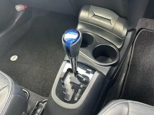 トヨタ アクア G ブラックソフトレザーセレ 愛知県 2015(平27)年 8.9万km ライムホワイトパールクリスタルシャイン /社外SDナビ//フルセグTV//CD/DVD/AM/FM//バックカメラ//ビルトインETC//クルーズコントロール//横滑り防止装置//車両接近通報一時停止スイッチ//ECO/EV MODE//ステアスイッチ//純正ラゲッジトレイ//純正フロアマット//純正LEDオートライト//フロントフォグランプ//マルチインフォメーションディスプレイ//オートリトラミラー//手動防眩ミラー//ドアバイザー//レザーシート//本革巻きステアリング//ISOFIX//イモビライザー//ダブルエアバック//スマートキー//スペアキー1本//取扱説明書//ナビ説明書//保証書//記録簿(R4/R6)