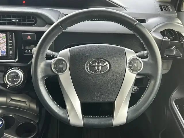 トヨタ アクア G ブラックソフトレザーセレ 愛知県 2015(平27)年 8.9万km ライムホワイトパールクリスタルシャイン /社外SDナビ//フルセグTV//CD/DVD/AM/FM//バックカメラ//ビルトインETC//クルーズコントロール//横滑り防止装置//車両接近通報一時停止スイッチ//ECO/EV MODE//ステアスイッチ//純正ラゲッジトレイ//純正フロアマット//純正LEDオートライト//フロントフォグランプ//マルチインフォメーションディスプレイ//オートリトラミラー//手動防眩ミラー//ドアバイザー//レザーシート//本革巻きステアリング//ISOFIX//イモビライザー//ダブルエアバック//スマートキー//スペアキー1本//取扱説明書//ナビ説明書//保証書//記録簿(R4/R6)