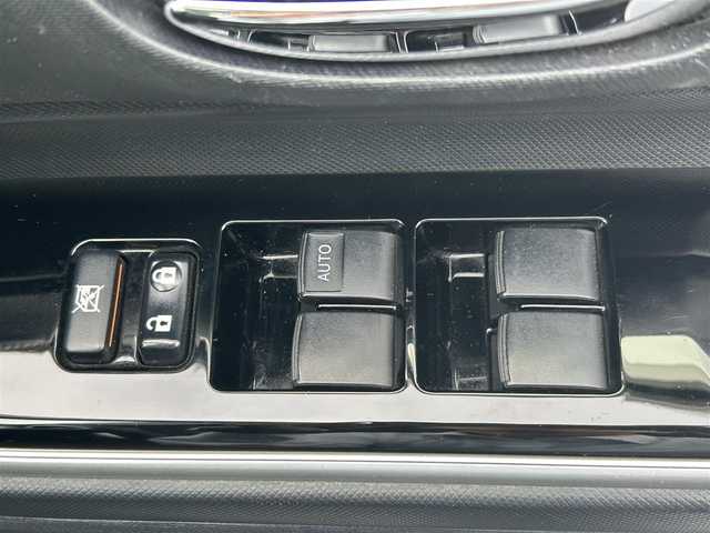 トヨタ アクア G ブラックソフトレザーセレ 愛知県 2015(平27)年 8.9万km ライムホワイトパールクリスタルシャイン /社外SDナビ//フルセグTV//CD/DVD/AM/FM//バックカメラ//ビルトインETC//クルーズコントロール//横滑り防止装置//車両接近通報一時停止スイッチ//ECO/EV MODE//ステアスイッチ//純正ラゲッジトレイ//純正フロアマット//純正LEDオートライト//フロントフォグランプ//マルチインフォメーションディスプレイ//オートリトラミラー//手動防眩ミラー//ドアバイザー//レザーシート//本革巻きステアリング//ISOFIX//イモビライザー//ダブルエアバック//スマートキー//スペアキー1本//取扱説明書//ナビ説明書//保証書//記録簿(R4/R6)