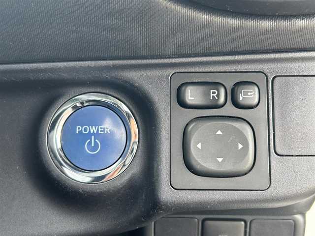 トヨタ アクア G ブラックソフトレザーセレ 愛知県 2015(平27)年 8.9万km ライムホワイトパールクリスタルシャイン /社外SDナビ//フルセグTV//CD/DVD/AM/FM//バックカメラ//ビルトインETC//クルーズコントロール//横滑り防止装置//車両接近通報一時停止スイッチ//ECO/EV MODE//ステアスイッチ//純正ラゲッジトレイ//純正フロアマット//純正LEDオートライト//フロントフォグランプ//マルチインフォメーションディスプレイ//オートリトラミラー//手動防眩ミラー//ドアバイザー//レザーシート//本革巻きステアリング//ISOFIX//イモビライザー//ダブルエアバック//スマートキー//スペアキー1本//取扱説明書//ナビ説明書//保証書//記録簿(R4/R6)