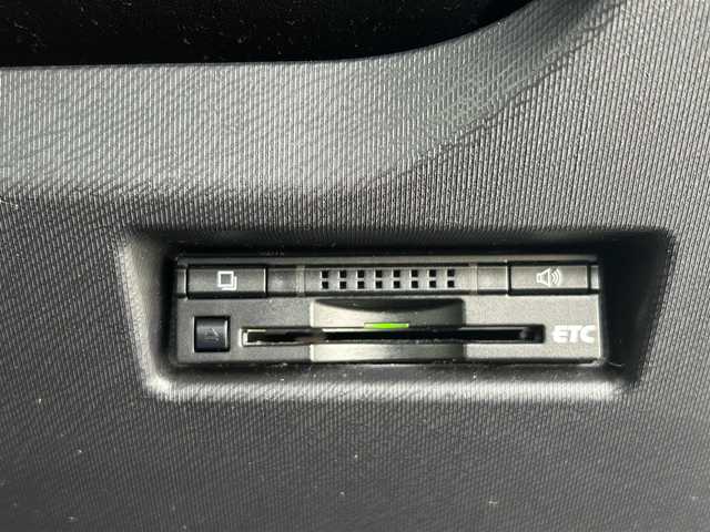 トヨタ アクア G ブラックソフトレザーセレ 愛知県 2015(平27)年 8.9万km ライムホワイトパールクリスタルシャイン /社外SDナビ//フルセグTV//CD/DVD/AM/FM//バックカメラ//ビルトインETC//クルーズコントロール//横滑り防止装置//車両接近通報一時停止スイッチ//ECO/EV MODE//ステアスイッチ//純正ラゲッジトレイ//純正フロアマット//純正LEDオートライト//フロントフォグランプ//マルチインフォメーションディスプレイ//オートリトラミラー//手動防眩ミラー//ドアバイザー//レザーシート//本革巻きステアリング//ISOFIX//イモビライザー//ダブルエアバック//スマートキー//スペアキー1本//取扱説明書//ナビ説明書//保証書//記録簿(R4/R6)