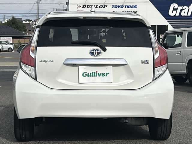 トヨタ アクア G ブラックソフトレザーセレ 愛知県 2015(平27)年 8.9万km ライムホワイトパールクリスタルシャイン /社外SDナビ//フルセグTV//CD/DVD/AM/FM//バックカメラ//ビルトインETC//クルーズコントロール//横滑り防止装置//車両接近通報一時停止スイッチ//ECO/EV MODE//ステアスイッチ//純正ラゲッジトレイ//純正フロアマット//純正LEDオートライト//フロントフォグランプ//マルチインフォメーションディスプレイ//オートリトラミラー//手動防眩ミラー//ドアバイザー//レザーシート//本革巻きステアリング//ISOFIX//イモビライザー//ダブルエアバック//スマートキー//スペアキー1本//取扱説明書//ナビ説明書//保証書//記録簿(R4/R6)