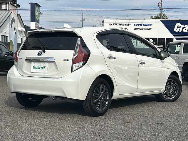 トヨタ アクア G ブラックソフトレザーセレ 愛知県 2015(平27)年 8.9万km ライムホワイトパールクリスタルシャイン /社外SDナビ//フルセグTV//CD/DVD/AM/FM//バックカメラ//ビルトインETC//クルーズコントロール//横滑り防止装置//車両接近通報一時停止スイッチ//ECO/EV MODE//ステアスイッチ//純正ラゲッジトレイ//純正フロアマット//純正LEDオートライト//フロントフォグランプ//マルチインフォメーションディスプレイ//オートリトラミラー//手動防眩ミラー//ドアバイザー//レザーシート//本革巻きステアリング//ISOFIX//イモビライザー//ダブルエアバック//スマートキー//スペアキー1本//取扱説明書//ナビ説明書//保証書//記録簿(R4/R6)