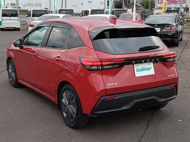 日産 ノート X 福井県 2022(令4)年 2万km ガーネットレッド 純正9インチナビ/AM/FM/フルセグ/BT/CD/DVD/USB/iPod/全方位カメラ/エマージェンシーブレーキ/前後コーナーセンサー/レーンキープアシスト/横滑り防止装置/盗難防止装置/アイドリングストップ/前方ドライブレコーダー/ETC/デジタルインナーミラー/革調シートカバー/純正フロアマット/LEDヘッドライト/オートホールド/スマートキー