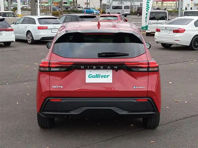 日産 ノート X 福井県 2022(令4)年 2万km ガーネットレッド 純正9インチナビ/AM/FM/フルセグ/BT/CD/DVD/USB/iPod/全方位カメラ/エマージェンシーブレーキ/前後コーナーセンサー/レーンキープアシスト/横滑り防止装置/盗難防止装置/アイドリングストップ/前方ドライブレコーダー/ETC/デジタルインナーミラー/革調シートカバー/純正フロアマット/LEDヘッドライト/オートホールド/スマートキー