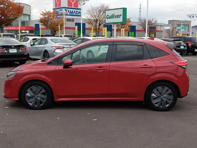 日産 ノート X 福井県 2022(令4)年 2万km ガーネットレッド 純正9インチナビ/AM/FM/フルセグ/BT/CD/DVD/USB/iPod/全方位カメラ/エマージェンシーブレーキ/前後コーナーセンサー/レーンキープアシスト/横滑り防止装置/盗難防止装置/アイドリングストップ/前方ドライブレコーダー/ETC/デジタルインナーミラー/革調シートカバー/純正フロアマット/LEDヘッドライト/オートホールド/スマートキー