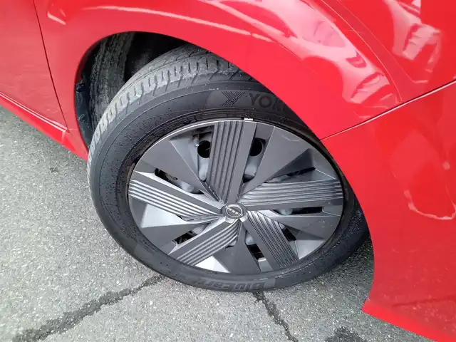 日産 ノート X 福井県 2022(令4)年 2万km ガーネットレッド 純正9インチナビ/AM/FM/フルセグ/BT/CD/DVD/USB/iPod/全方位カメラ/エマージェンシーブレーキ/前後コーナーセンサー/レーンキープアシスト/横滑り防止装置/盗難防止装置/アイドリングストップ/前方ドライブレコーダー/ETC/デジタルインナーミラー/革調シートカバー/純正フロアマット/LEDヘッドライト/オートホールド/スマートキー