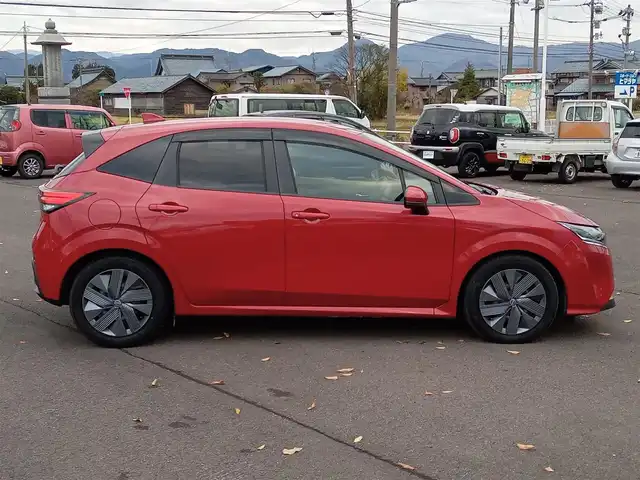 日産 ノート X 福井県 2022(令4)年 2万km ガーネットレッド 純正9インチナビ/AM/FM/フルセグ/BT/CD/DVD/USB/iPod/全方位カメラ/エマージェンシーブレーキ/前後コーナーセンサー/レーンキープアシスト/横滑り防止装置/盗難防止装置/アイドリングストップ/前方ドライブレコーダー/ETC/デジタルインナーミラー/革調シートカバー/純正フロアマット/LEDヘッドライト/オートホールド/スマートキー