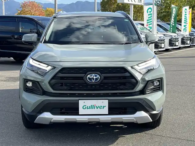 トヨタ ＲＡＶ４ ハイブリッド アドベンチャー 奈良県 2024(令6)年 0.5万km アーバンカーキ 純正10インチディスプレイオーディオ/(フルセグ/BT/AppleCarPlay/AndroidAuto)/レーダークルーズコントロール/アラウンドビューモニター/ブラインドスポットモニター/前後コーナーセンサー/プリクラッシュセーフティ/レーンキープアシスト/パワーバックドア/レザーシート/運転席メモリ付きパワーシート/前席シートヒーター/エアーシート/ステアリングヒーター/デジタルインナーミラー/LEDヘッドライト/前方ドライブレコーダー/ETC2.0/純正19インチAW/取り扱い説明書/スペアキーX1