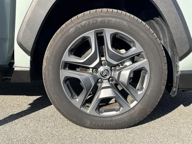 トヨタ ＲＡＶ４ ハイブリッド アドベンチャー 奈良県 2024(令6)年 0.5万km アーバンカーキ 純正10インチディスプレイオーディオ/(フルセグ/BT/AppleCarPlay/AndroidAuto)/レーダークルーズコントロール/アラウンドビューモニター/ブラインドスポットモニター/前後コーナーセンサー/プリクラッシュセーフティ/レーンキープアシスト/パワーバックドア/レザーシート/運転席メモリ付きパワーシート/前席シートヒーター/エアーシート/ステアリングヒーター/デジタルインナーミラー/LEDヘッドライト/前方ドライブレコーダー/ETC2.0/純正19インチAW/取り扱い説明書/スペアキーX1