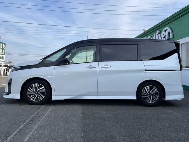 日産 セレナ e－パワー ハイウェイスター V 徳島県 2024(令6)年 1.7万km パールⅡ 純正メモリナビ/（ラジオ/フルセグ/BT/USB/HDMI）/フリップダウンモニター/フロントエアロ/プロパイロット/ブラインドスポットモニター/デジタルインナーミラー/タイプC入力端子/追従式クルーズコントロール/バックカメラ/ビルトインETC/ドライブレコーダー/両側電動スライドドア/前後コーナーセンサー/LEDヘッドライト