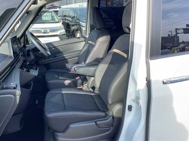 日産 セレナ e－パワー ハイウェイスター V 徳島県 2024(令6)年 1.7万km パールⅡ 純正メモリナビ/（ラジオ/フルセグ/BT/USB/HDMI）/フリップダウンモニター/フロントエアロ/プロパイロット/ブラインドスポットモニター/デジタルインナーミラー/タイプC入力端子/追従式クルーズコントロール/バックカメラ/ビルトインETC/ドライブレコーダー/両側電動スライドドア/前後コーナーセンサー/LEDヘッドライト