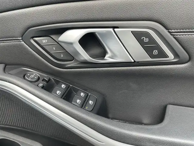 ＢＭＷ ３２０ｄ xDrive Mスポーツ 鳥取県 2019(令1)年 7.3万km アルピンホワイトⅢ ４ＷＤ・ディーゼル/Mスポーツパッケージ/純正ナビ／ＢＴ/バックカメラ　/ミラー内臓ＥＴＣ　/ドライブレコーダー/黒レザーシート　/前席パワーシート/シートヒーター/衝突軽減ブレーキ/レーダークルーズコントロール　/レーンキープアシスト　/ＬＥＤヘットライト/コーナーセンサー/ブラインドスポットモニター/電動トランク/純正１８インチアルミホイール/ワイヤレス充電/スタットレスアルミセット積み込み/（タイヤ残り溝　７－８分山）/スペアキーｘ１/保証書・取扱説明書